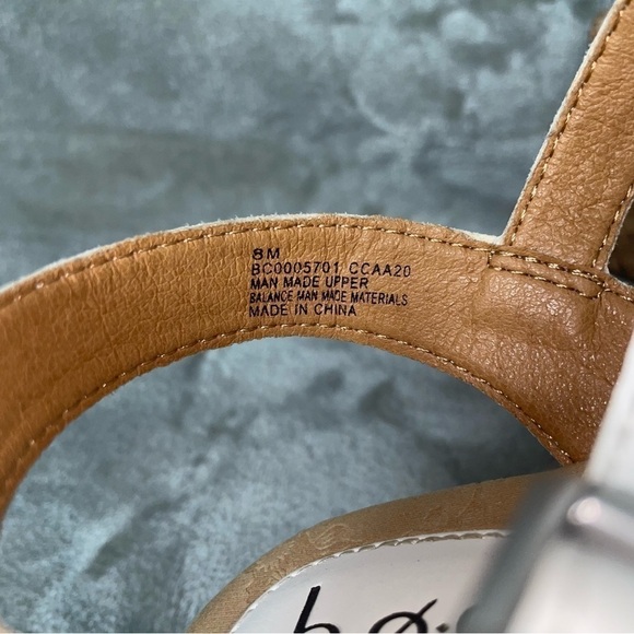 b.o.c Evita Strappy Wedge Sandal White with Buckle Closure Floral T-Strap Size 8 - Picture 12 of 12